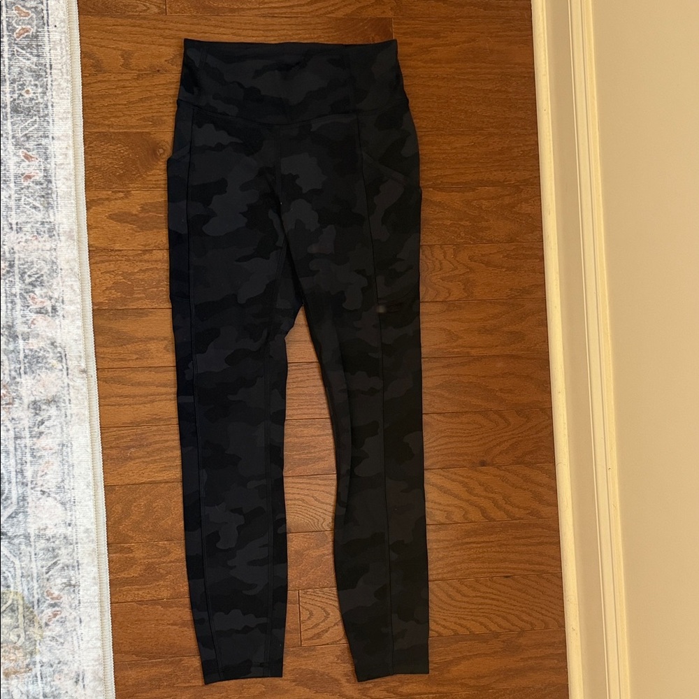 Lululemon Invigorate 25” legging in black camo - Picture 2 of 3
